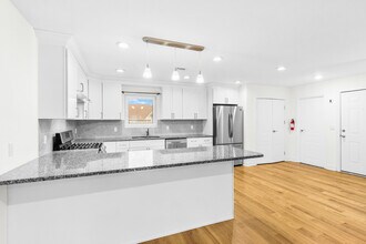 71 Saint Marys Pl, Unit A in Nutley, NJ - Building Photo - Building Photo