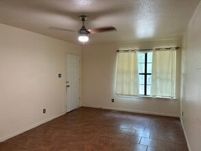 489 Northwood Cir in Rockdale, TX - Building Photo - Building Photo