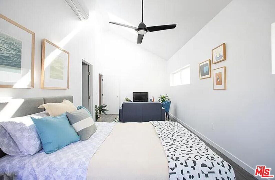6044 La Prada St in Los Angeles, CA - Building Photo