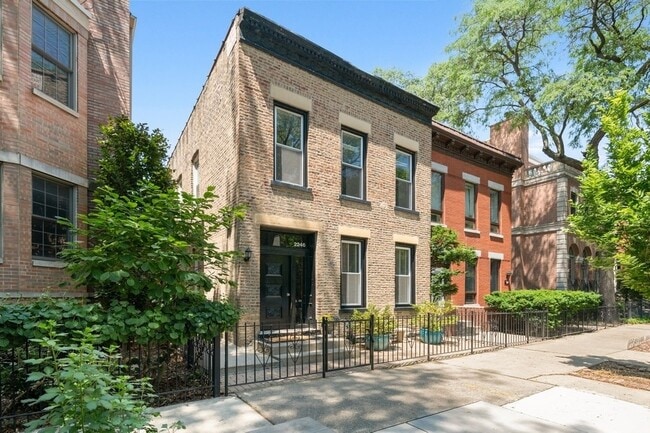 property at 2246 N Magnolia Ave