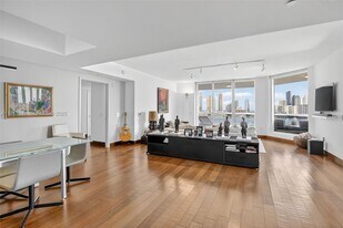 6000 Island Blvd in Aventura, FL - Building Photo