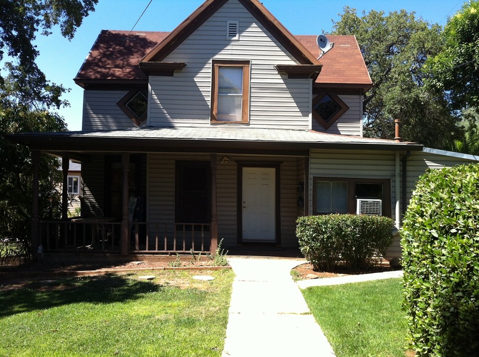 300 Lincoln Way in Auburn, CA - Building Photo