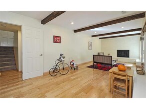 1045 Everglades Dr in Pacifica, CA - Foto de edificio - Building Photo