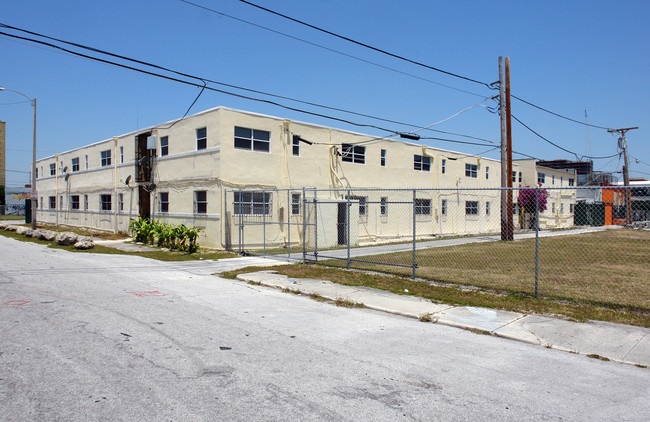 1335-1343 NE Miami Ct in Miami, FL - Building Photo - Building Photo