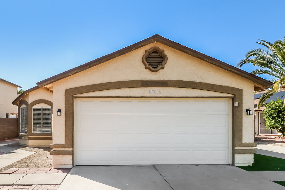 17116 N Larkspur Ln in Surprise, AZ - Building Photo