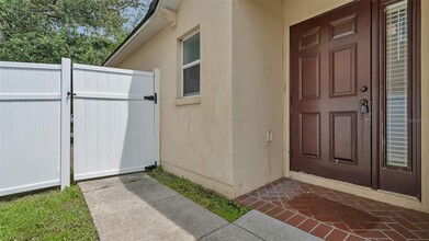 8012 Carriage Pointe Dr in Gibsonton, FL - Building Photo - Building Photo