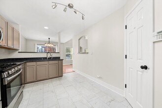 898 McKenzie Station Dr in Lisle, IL - Building Photo - Building Photo