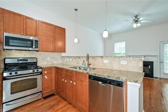 1915 Sterling Oaks Cir NE in Atlanta, GA - Building Photo - Building Photo