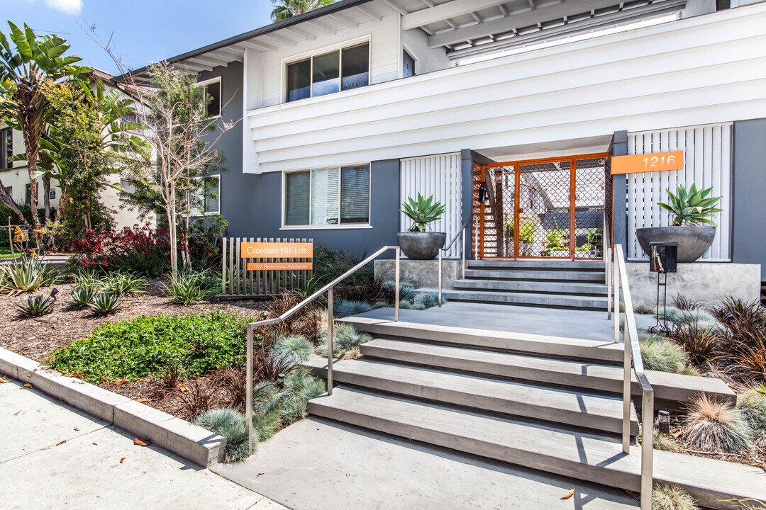 1216 N Crescent Heights Blvd in West Hollywood, CA - Building Photo