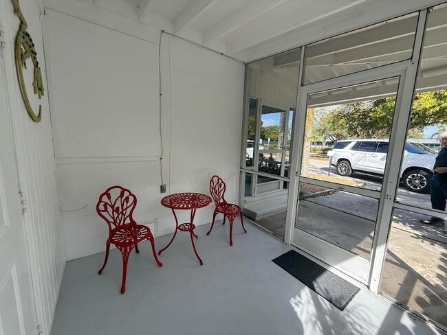 605 E Coast Ave in Lantana, FL - Foto de edificio - Building Photo