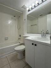 2803 N Oakland Forest Dr, Unit 304 in Oakland Park, FL - Building Photo - Building Photo