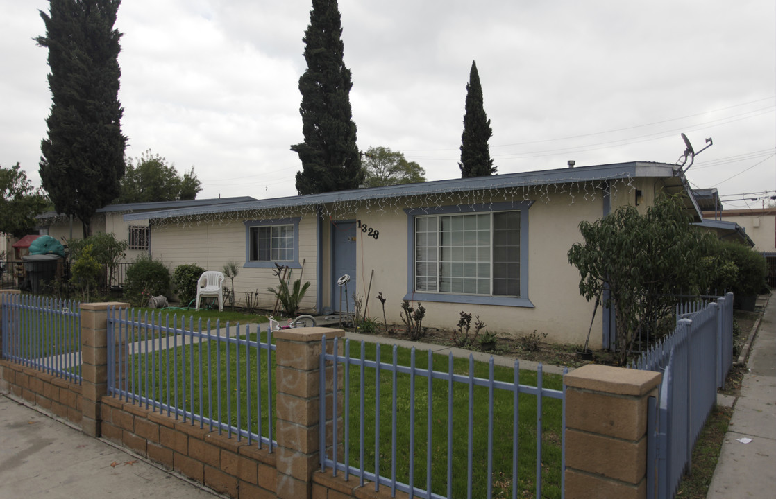 1322 N Parkside Dr in Ontario, CA - Building Photo