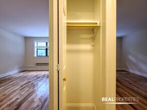 555 W Arlington Pl in Chicago, IL - Building Photo - Building Photo
