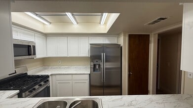 2890 Huntington Blvd in Fresno, CA - Building Photo - Building Photo