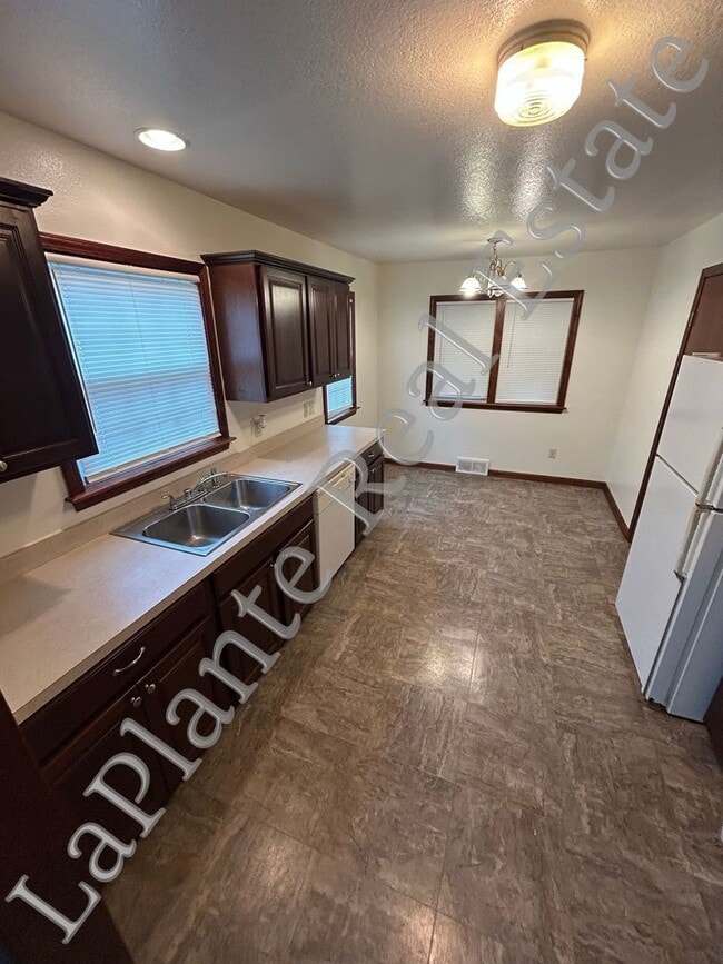 1501 Glenbrook Dr in Toledo, OH - Building Photo - Building Photo