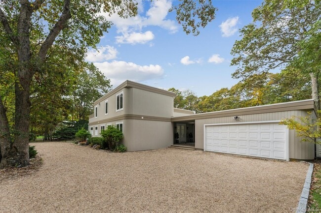 14 Woodland Ln in Quogue, NY - Building Photo - Building Photo