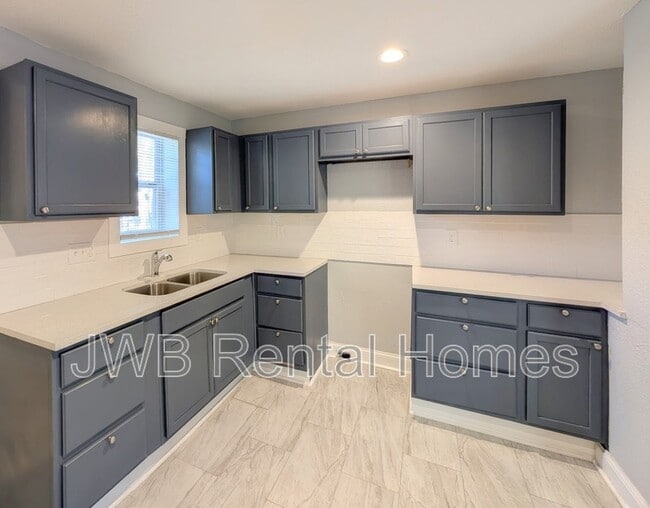 2002 W 15th St in Jacksonville, FL - Building Photo - Building Photo