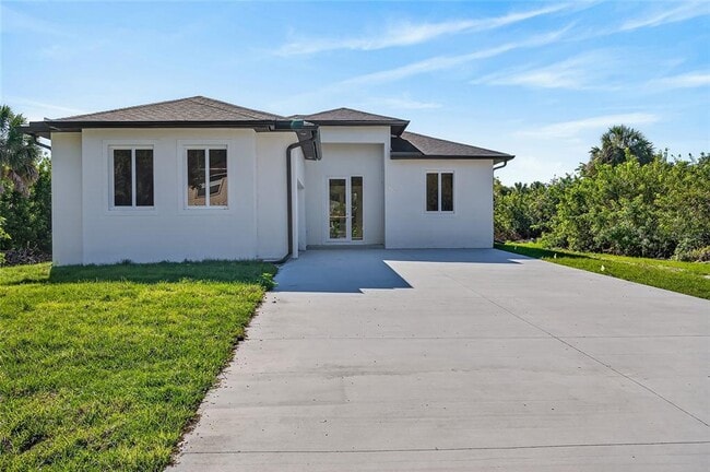 511 Sweetwater Dr in Rotonda West, FL - Building Photo - Building Photo