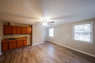 912 Burnt Pine Dr in Alabaster, AL - Building Photo - Building Photo