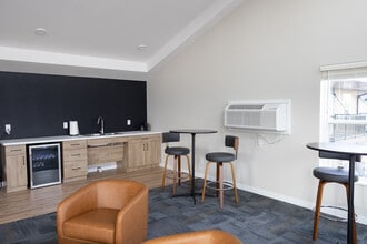 Elmview II Apartments in Faribault, MN - Foto de edificio - Building Photo