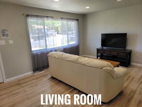 1805 Dewhirst Dr in Colorado Springs, CO - Building Photo - Building Photo