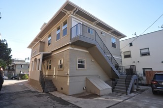 2729 San Marino St in Los Angeles, CA - Building Photo - Building Photo