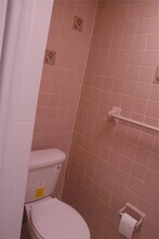 10907 N Kendall Dr in Miami, FL - Building Photo - Building Photo