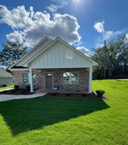 1406 Spring Dr in Opelika, AL - Building Photo