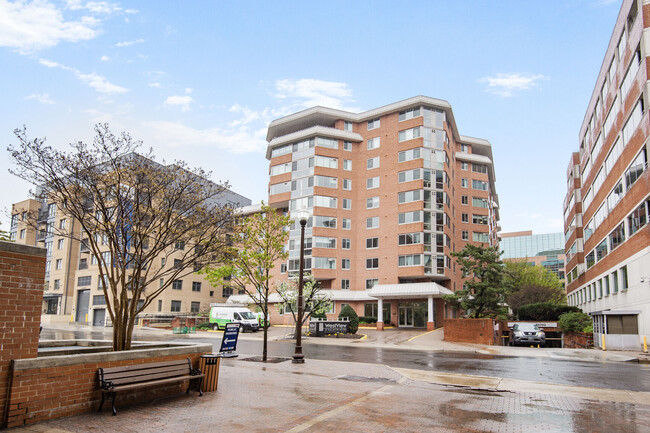 property at 1001 N Vermont St