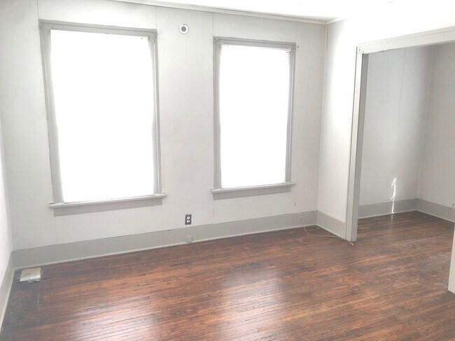 604 E Emerson St in Bloomington, IL - Building Photo - Building Photo