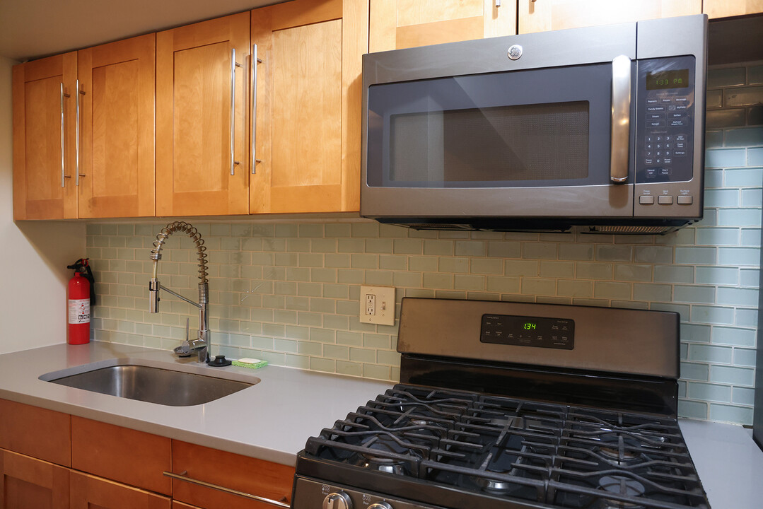 2711 Fort Baker Dr SE, Unit #3 Basement in Washington, DC - Foto de edificio