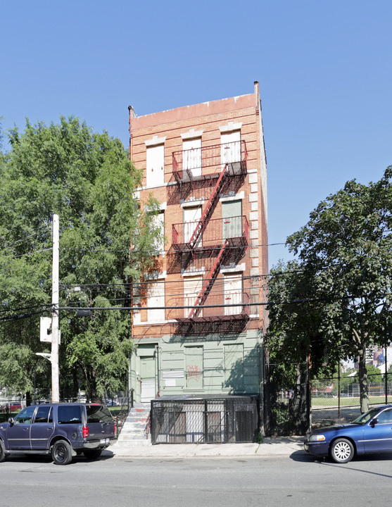 2107 Mapes Ave in Bronx, NY - Building Photo