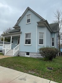 308 E Main St in Mascoutah, IL - Foto de edificio - Building Photo