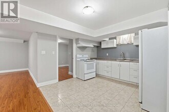 1824 Parkhurst Crescent in Pickering, ON - Building Photo - Building Photo