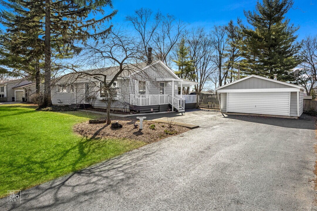 270 S Ott Ave in Glen Ellyn, IL - Building Photo