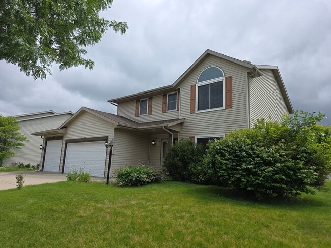 2535 Emslie Dr in Waukesha, WI - Building Photo - Building Photo