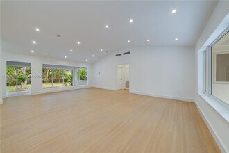 12535 Moss Ranch Rd in Miami, FL - Building Photo - Building Photo