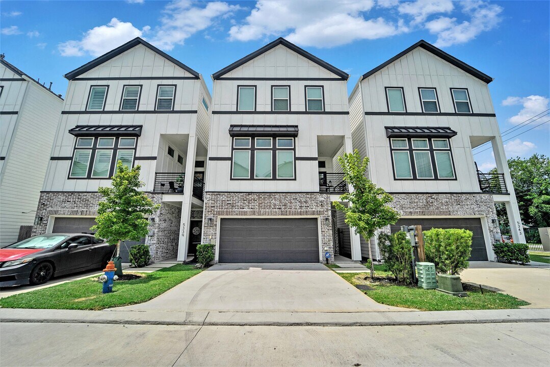 5341 Donovan Gdns Ln in Houston, TX - Foto de edificio