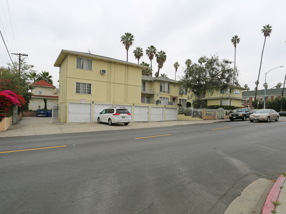 3901 W 4th St in Los Angeles, CA - Building Photo