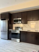 9610 Dorrington Ave in Pacoima, CA - Foto de edificio - Building Photo