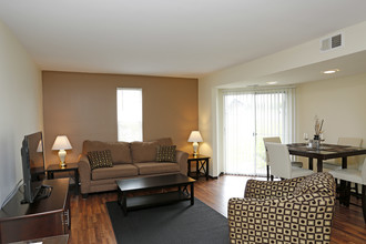 Haymeadow Apartments in Peoria, IL - Building Photo - Interior Photo