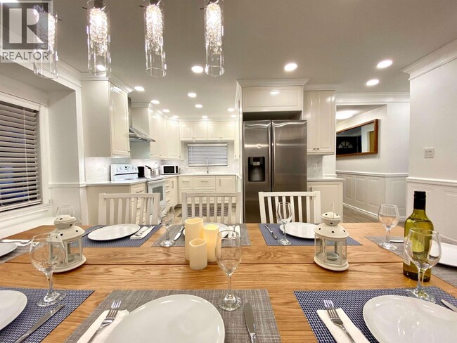 4300 Southwood St in Burnaby, BC - Building Photo - Building Photo