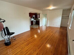 47-10 157th St in Queens, NY - Foto de edificio - Building Photo