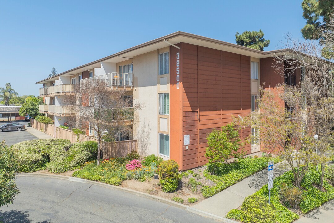 Parkmont Gardens in Fremont, CA - Building Photo