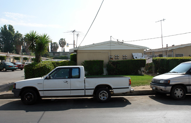 7906 Willis Ave in Panorama City, CA - Building Photo - Building Photo