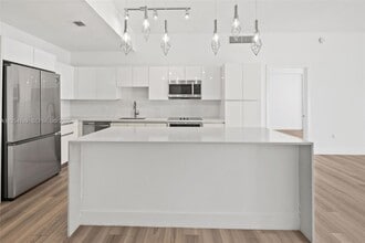 101 Diplomat Pkwy, Unit 1003 in Hallandale Beach, FL - Foto de edificio - Building Photo