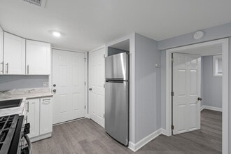 5620 N Marmora Ave, Unit G in Chicago, IL - Building Photo - Building Photo