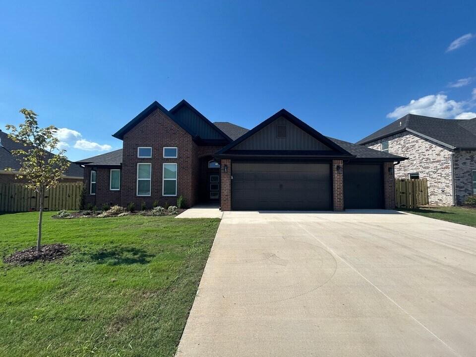 2309 Salmon St in Pea Ridge, AR - Building Photo