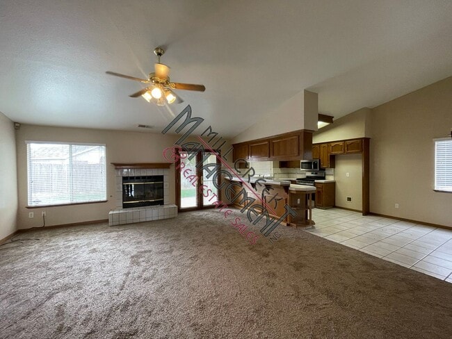 1913 Del Monte Ct in Tulare, CA - Building Photo - Building Photo