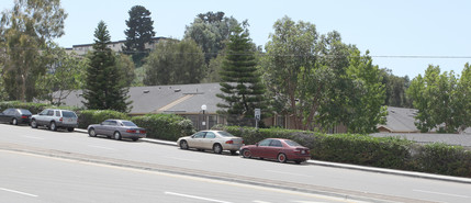 Mariners Village Apartments in San Diego, CA - Building Photo - Building Photo